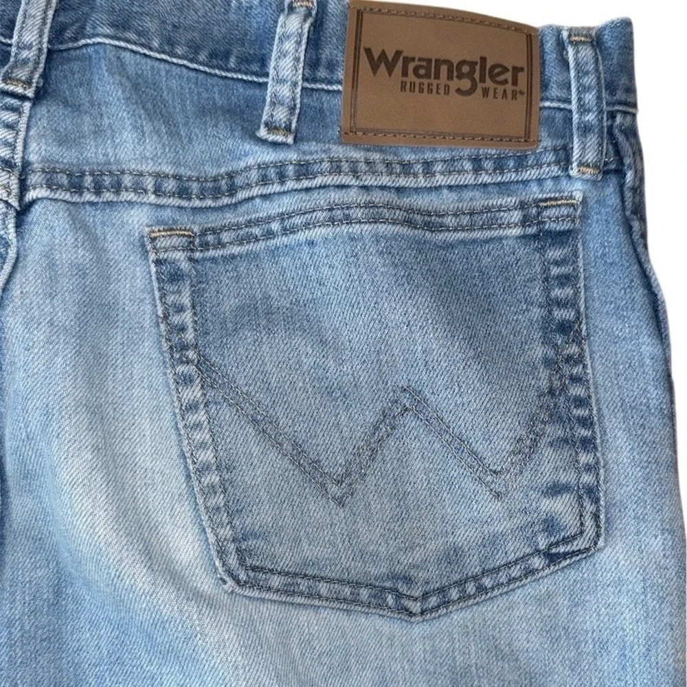 Wrangler Jeans Mens 36x32 Blue Light Wash Straight Leg 5-Pocket Denim vintage